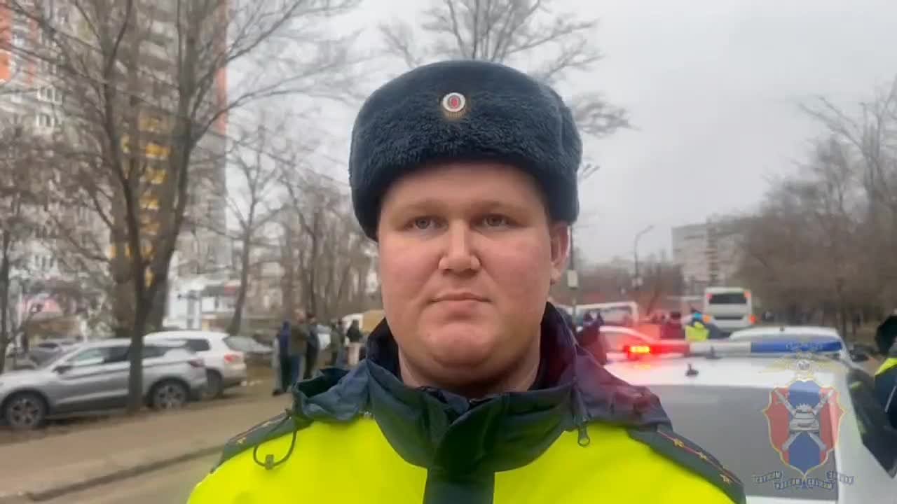 В Воронеже сотрудники полиции устанавливают обстоятельства ДТП с участием маршрутного автобуса