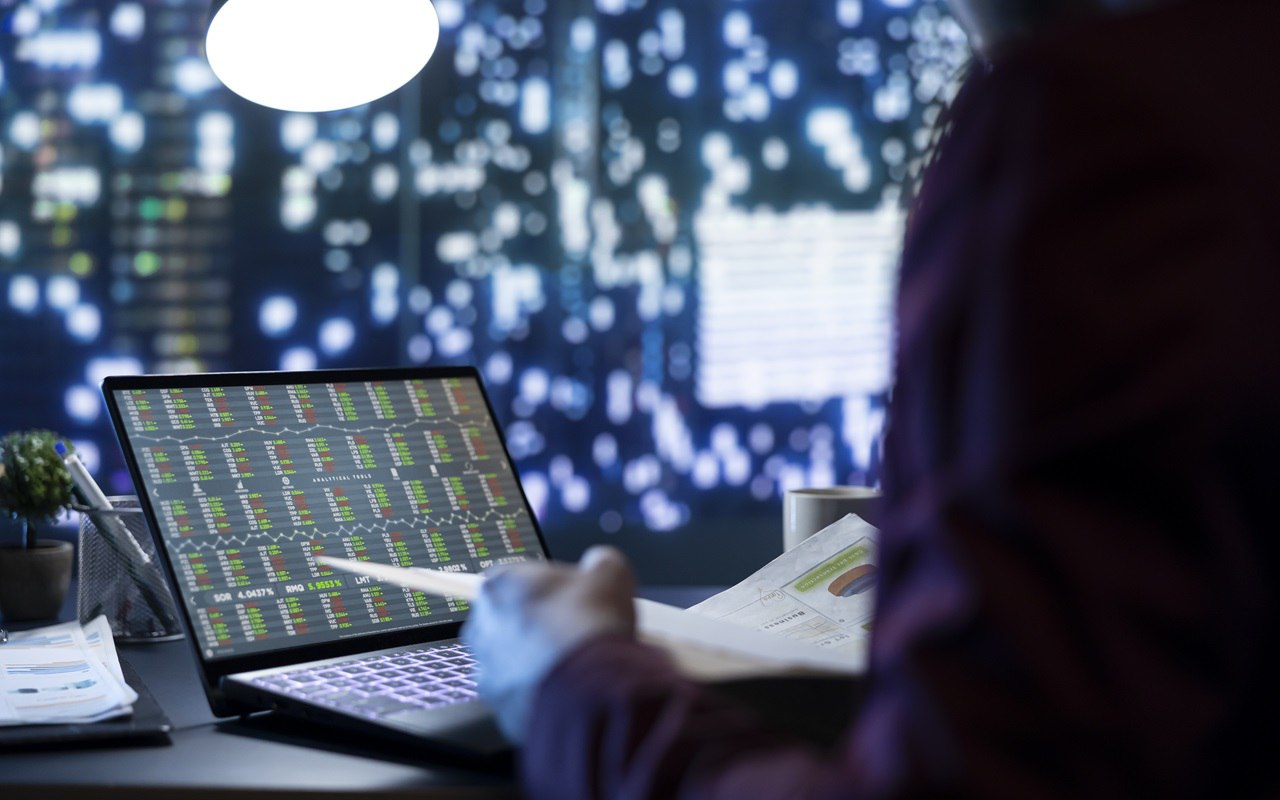 Из-за майнинговой фермы в одной из квартир дома №6 по улице Ушинского в Воронеже жители бьют тревогу