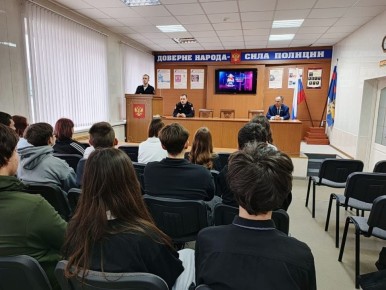 Россошанские школьники посетили районный отдел полиции