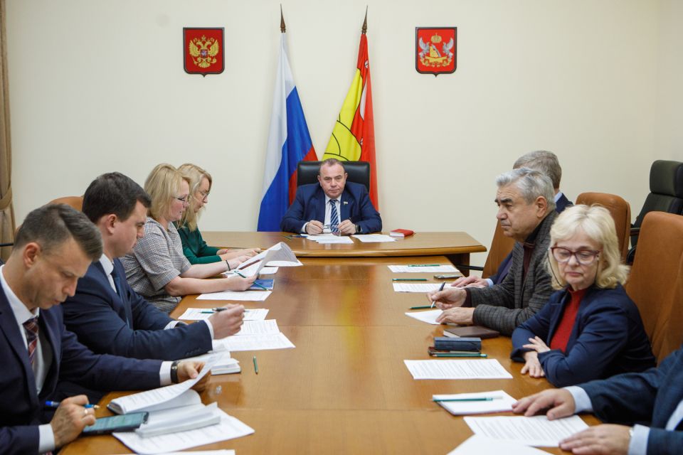 Кирилл Левит провел совещание по вопросам подготовки в региональном парламенте тематической фотовыставки