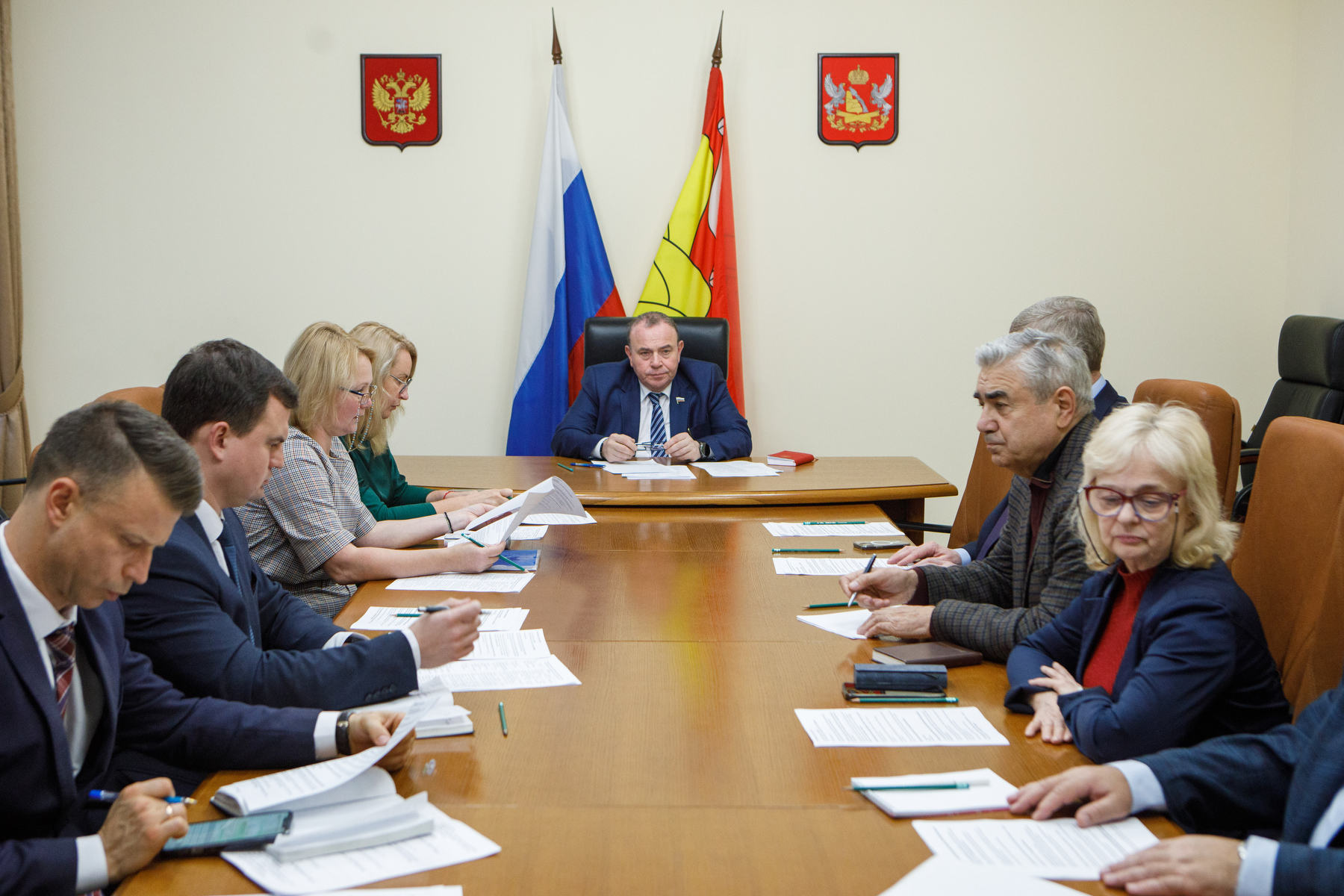 Кирилл Левит провел совещание по вопросам подготовки в региональном парламенте тематической фотовыставки