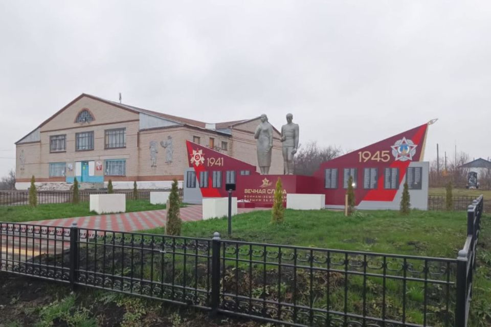 Вячеслав Куликов и Сергей Синюков оказали помощь в реставрации воинского мемориала в Грибановском районе