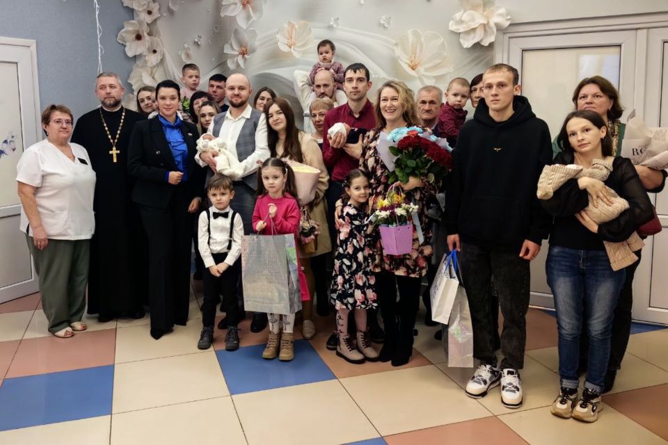 Наталия Вожова приняла участие в торжественной выписке из перинатального центра мам с новорожденными малышами