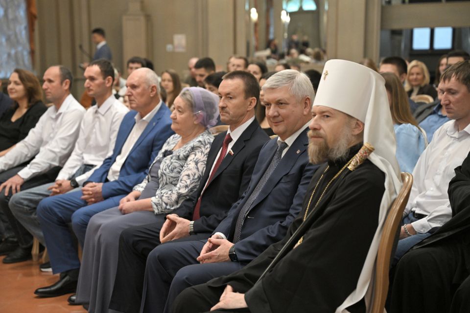 Юрий Матузов принял участие в чествовании многодетных матерей