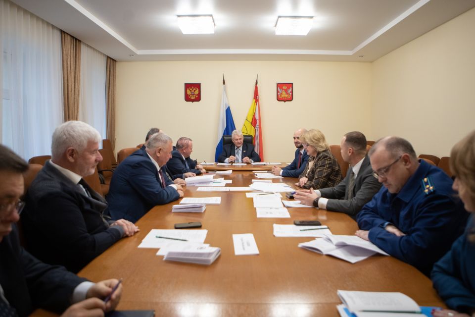 Состоялось заседание Комитета по государственной политике, законодательству и Регламенту