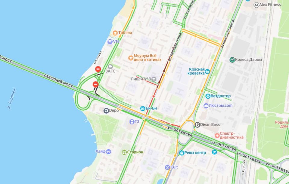 В первый день зимы воронежцам приходится проводить утро в жутких пробках на левом берегу города