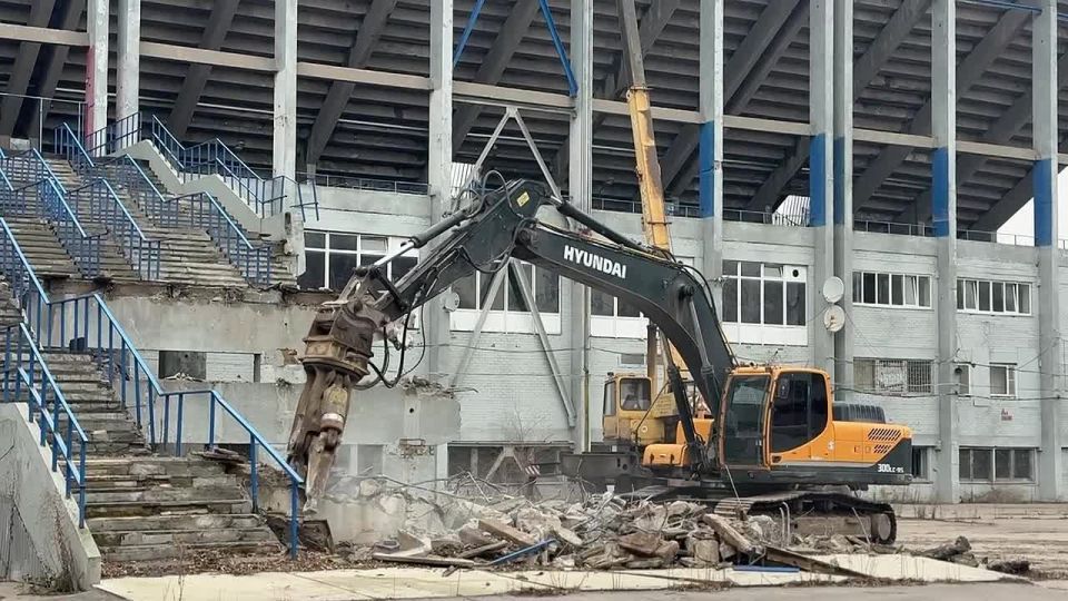 В Воронеже приступили к демонтажу Центрального стадиона профсоюзов