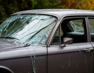 Ночную стрельбу по машинам устроили девушки в ЖК «Дубль Два»