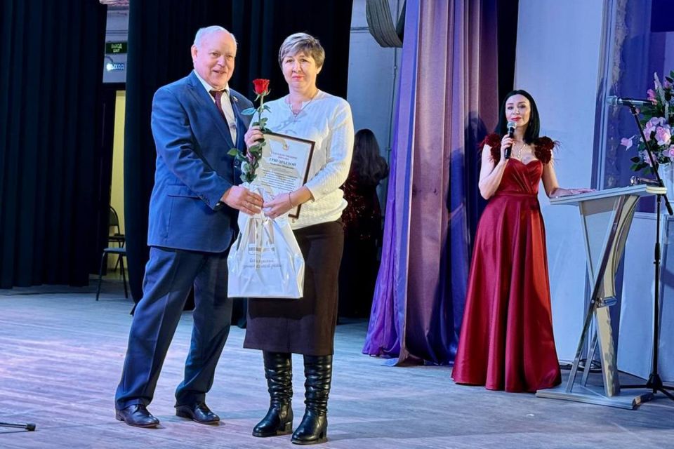 Владимир Ключников поздравил аграриев Семилукского района с профессиональным праздником