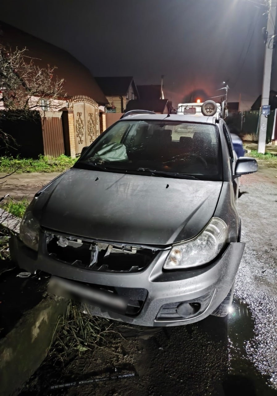 Сотрудники Госавтоинспекции устанавливают обстоятельства смертельного ДТП в Новоусманском районе