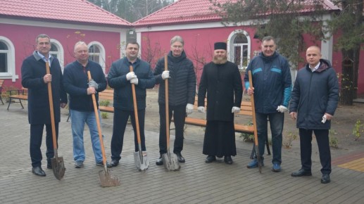 На территории храма в Железнодорожном районе Воронежа посадили фруктовый сад