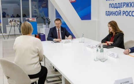 Председатель Воронежской областной Думы Юрий Матузов провел прием граждан в рамках ежегодной декады, которая проходит с 1 по 10 декабря