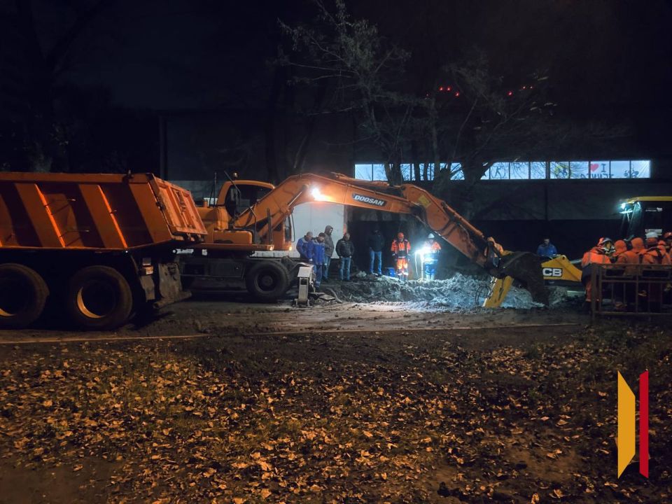 Специалисты продолжают устранять коммунальную аварию на улице Лидии Рябцевой