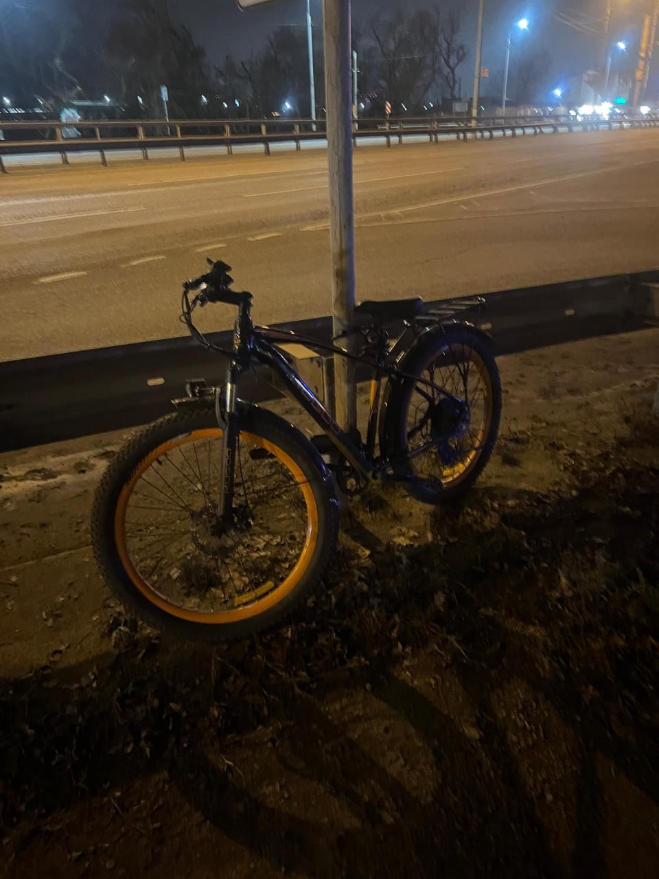 Сотрудники Госавтоинспекции устанавливают обстоятельства наезда на велосипедиста в Новоусманском районе