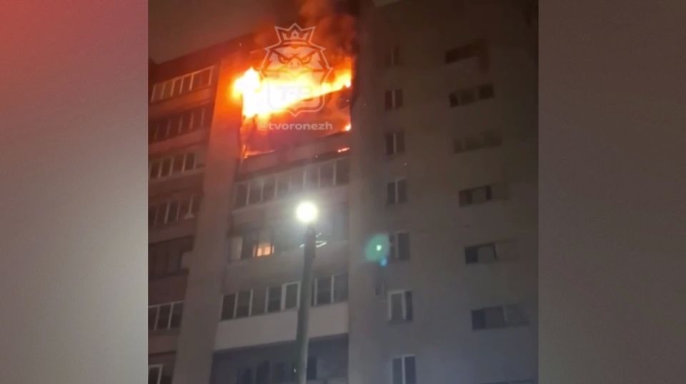 Из пожара в многоэтажке в Коминтерновском районе спасатели эвакуировали 19 человек