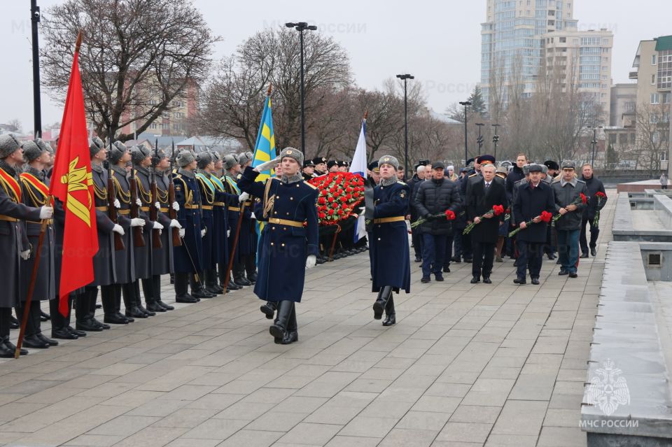 Торжественная церемония возложения венков к могиле Неизвестного солдата