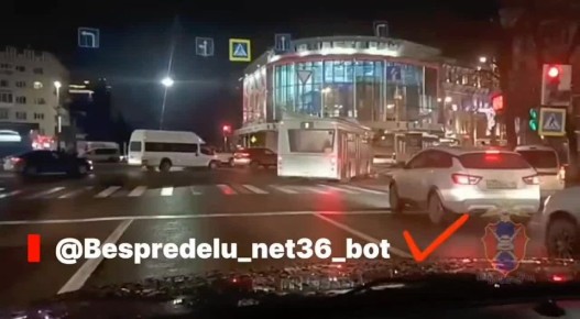 Сотрудники Госавтоинспекции ведут регулярную работу по выявлению и привлечению к ответственности водителей маршрутных автобусов, нарушающих правила дорожного движения, тем самым подвергая опасности пассажиров