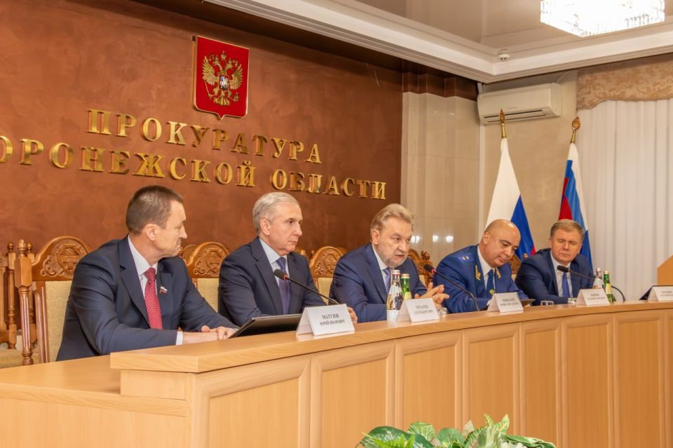 В Воронежской области представили нового прокурора Валерия Войнова