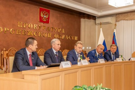 В Воронежской области представили нового прокурора Валерия Войнова