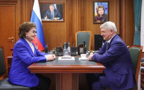 Губернатор Воронежской области Александр Гусев сообщил о рабочей поездке в Москву, в ходе которой состоялась встреча с сенатором от региона с Галиной Кареловой