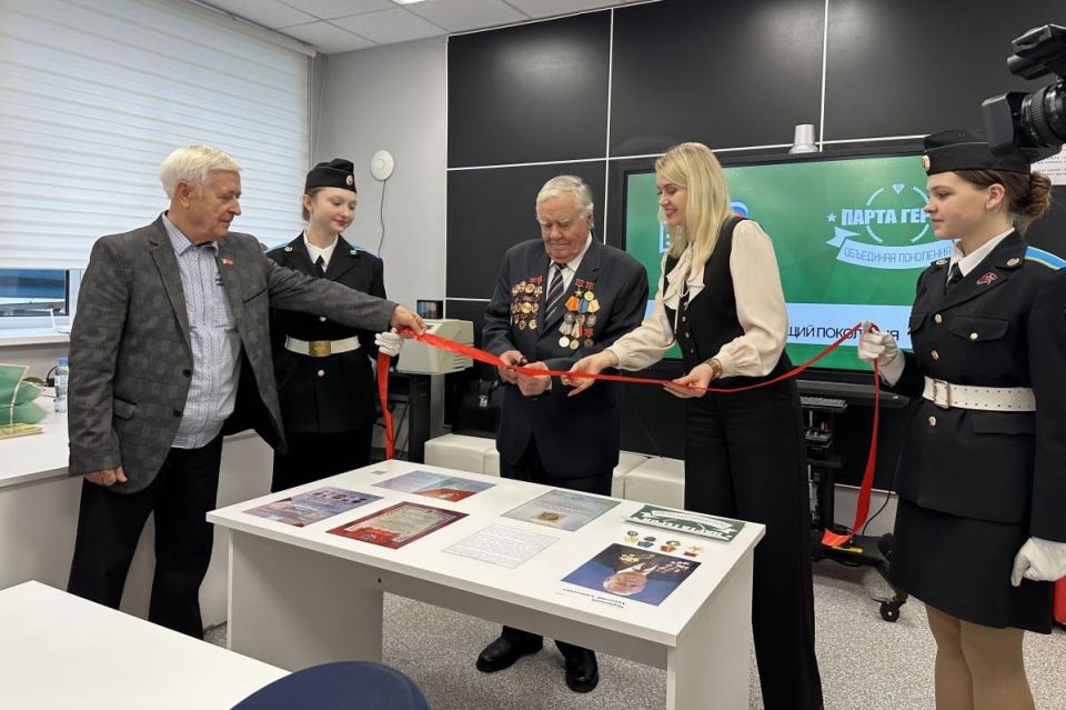 Иван Воробьёв оказал содействие в открытии Парты Героя в Панинском районе