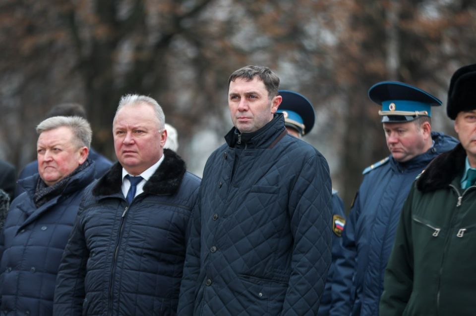 Сергей Петрин принял участие в церемонии возложения цветов к могиле Неизвестного солдата