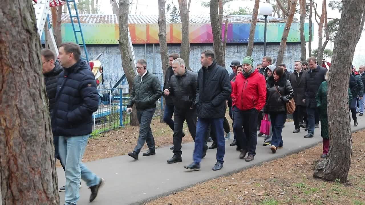 Сергей Петрин: Сегодня вместе с участниками федеральной программы «Школа мэров» посетили сразу несколько важных для нашего города объектов – образовательный центр «Содружество», парк «Дельфин», Петровскую набережную