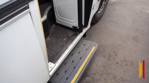 В Воронеже женщина выпала на улицу из ехавшего автобуса