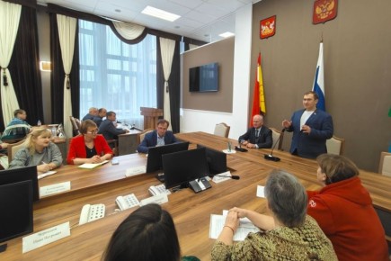 Артём Зубков провел обучающий семинар для представителей ТОС Воробьёвского района