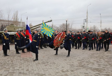 Сергей Петрин принял участие в церемонии возложения ко Дню героев Отечества