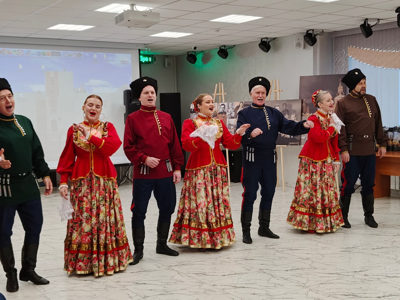 В Воронежском Центре комплексной реабилитации инвалидов «Семь Ступеней» состоялся праздничный концерт в честь Дня Героев Отечества