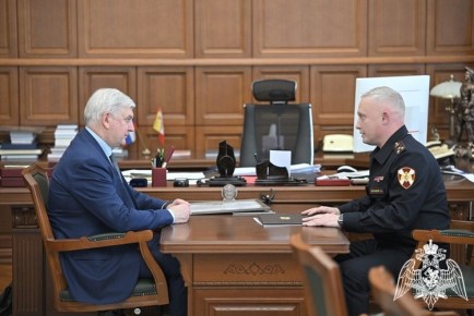 Губернатор Воронежской области Александр Гусев провел рабочую встречу по итогам года с главой региональной Росгвардии Алексеем Баранниковым