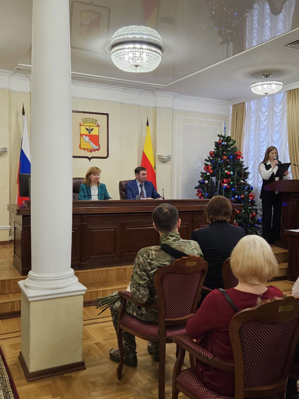 В администрации городского округа г. Воронежа торжественно вручили паспорта школьникам