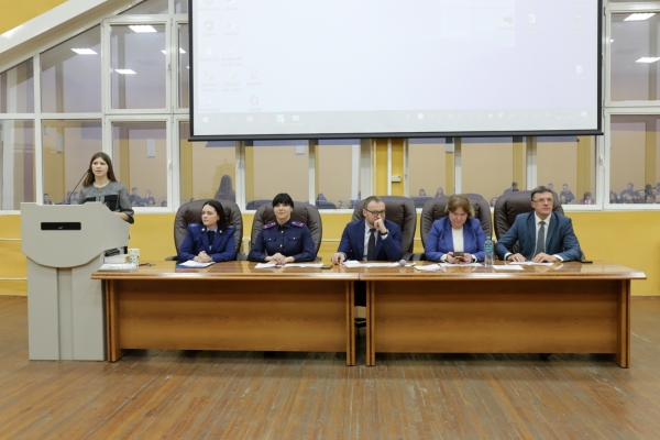 Сотрудник регионального следственного управления приняла участие в научно-практическом круглом столе