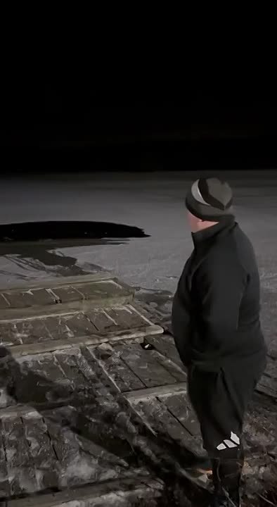 В Рамонском районе мужчина спас провалившегося под лед на реке ребенка