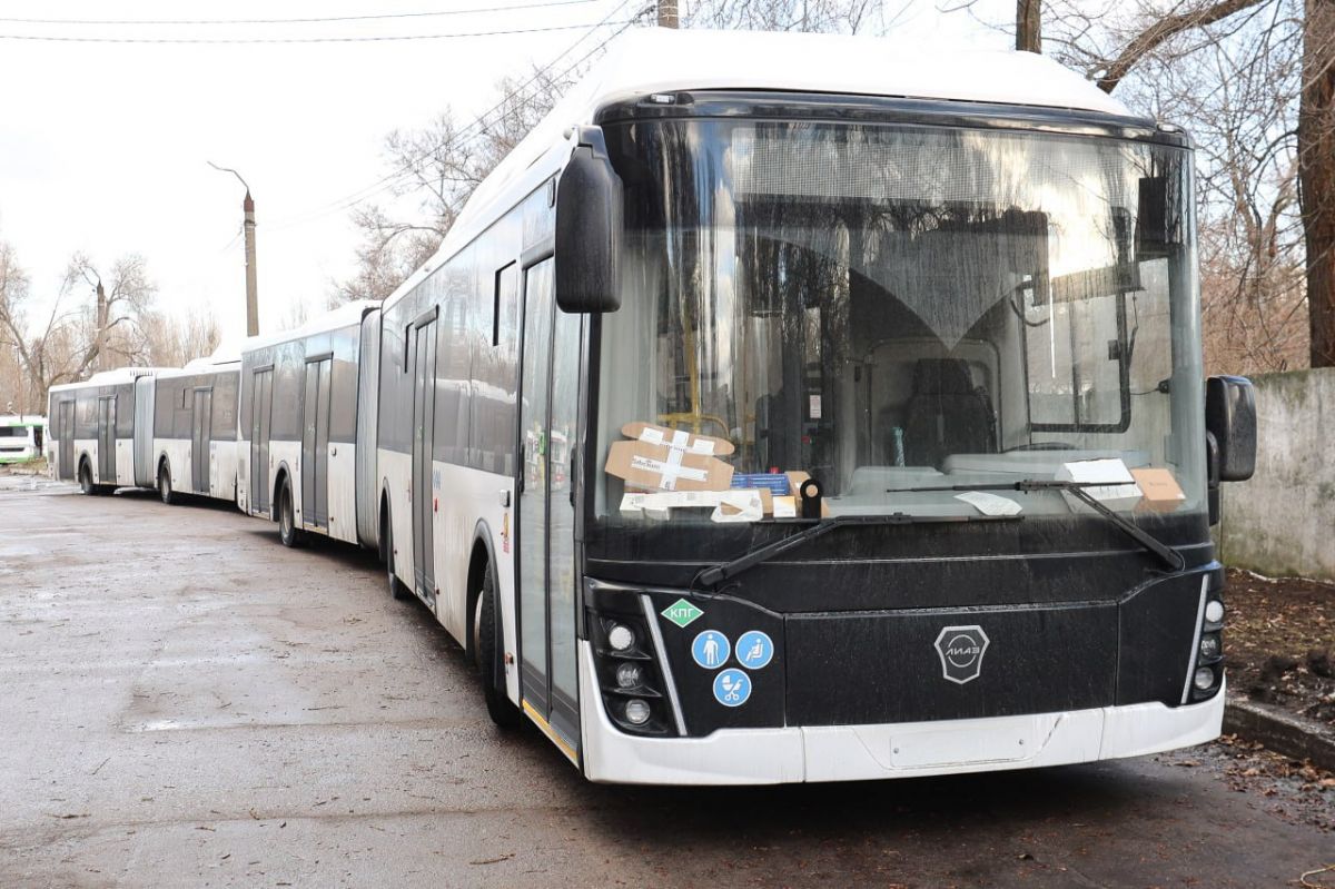 В Воронеж прибыли первые 5 супервместительных автобусов