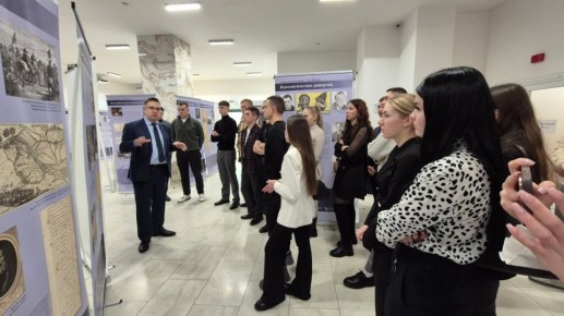 Понять исторические корни и современные реалии. Воронежцев пригласили на выставку о защите суверенитета России