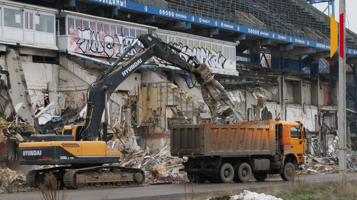 В Воронеже при демонтаже Центрального стадиона профсоюзов вывезли уже более 10 тыс тонн строительного мусора