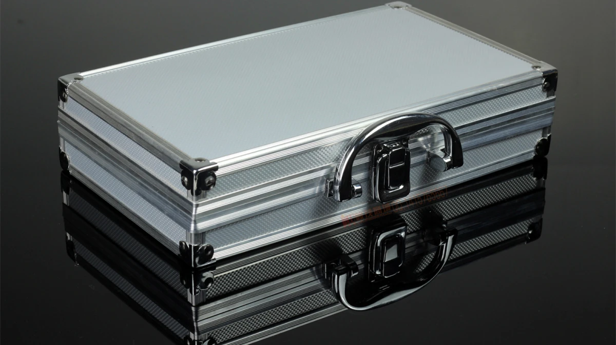 Воронежец вооружился перцовым баллончиком и пытался украсть портфель директора компании