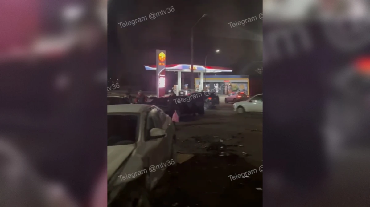 В Воронеже в массовой аварии у стадиона «Динамо» пострадал мужчина