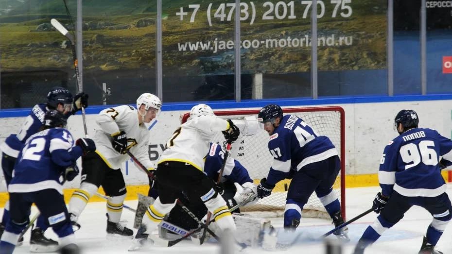 Воронежский «Буран» уступил пензенскому «Дизелю» со счетом 6:3