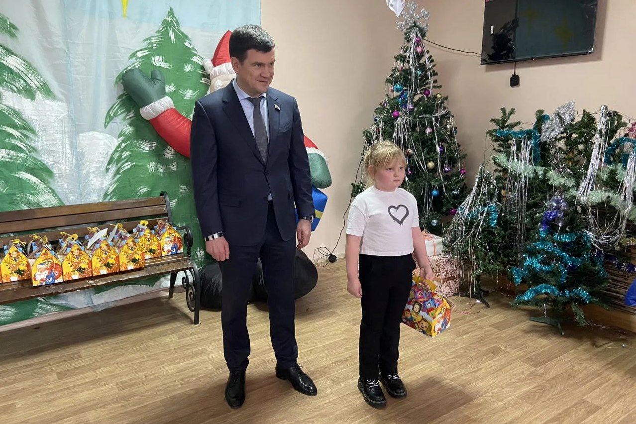 Алексей Чернов поздравил многодетные семьи своего округа