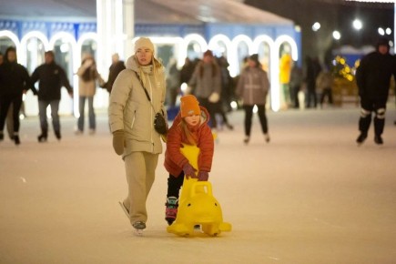 Работу катка на Адмиралтейской площади частично восстановили