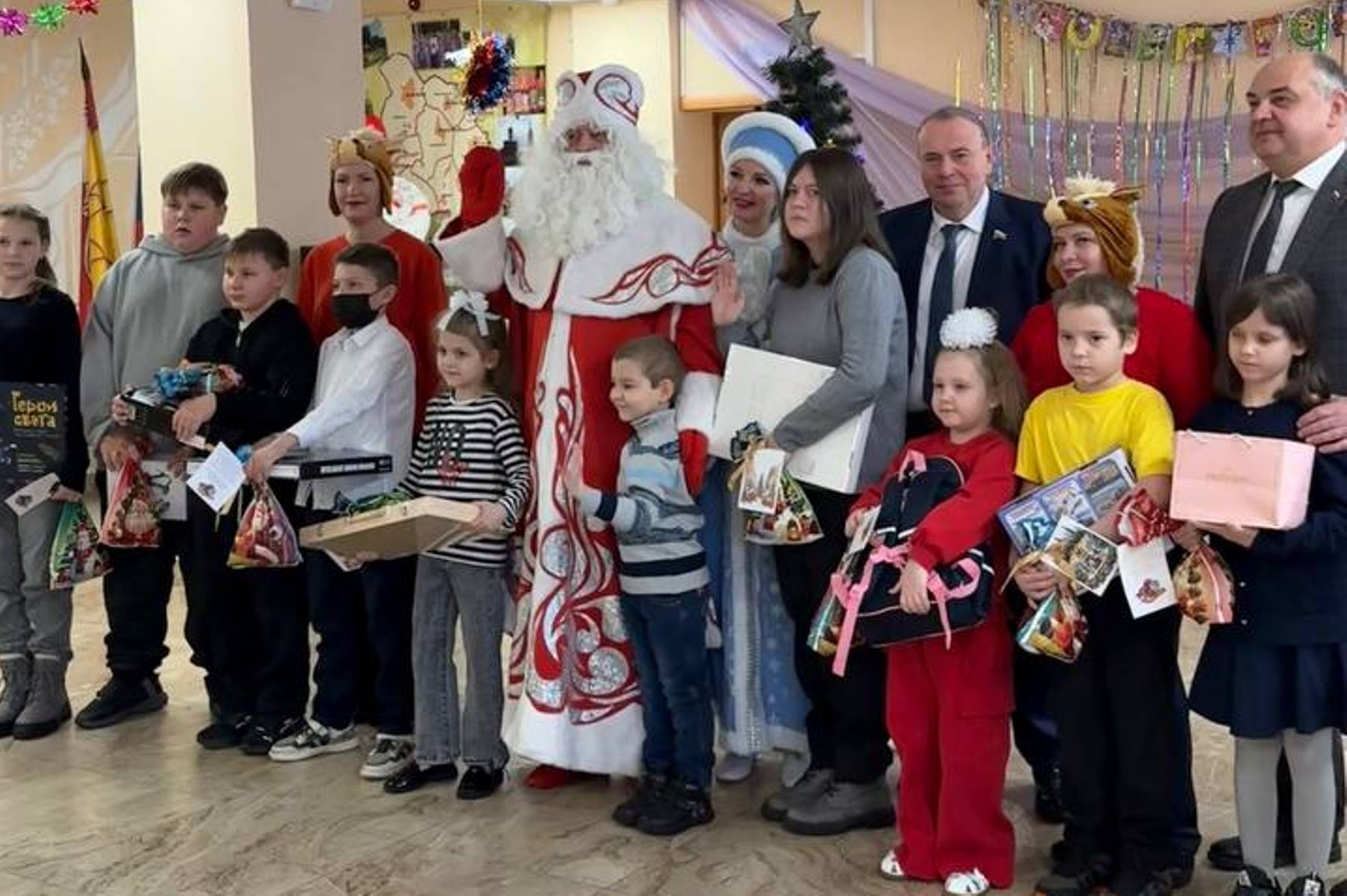 Кирилл Левит и Артем Копылов поздравили с Новым годом детей из семей участников СВО