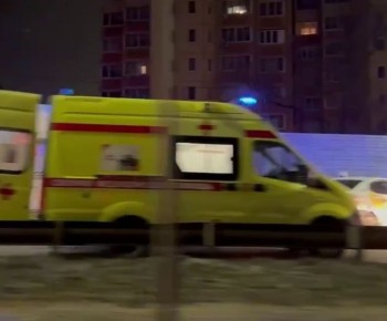 Человек в крови, рядом реанимация: жесткое ДТП в Воронеже попало на видео