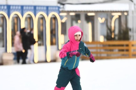 Каток на Адмиралтейской площади вернулся к полноценной работе