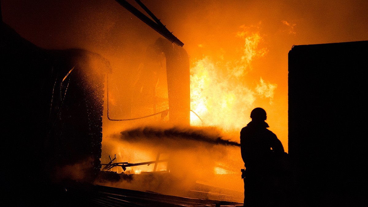 На западе Украины начался пожар на магистральном газопроводе