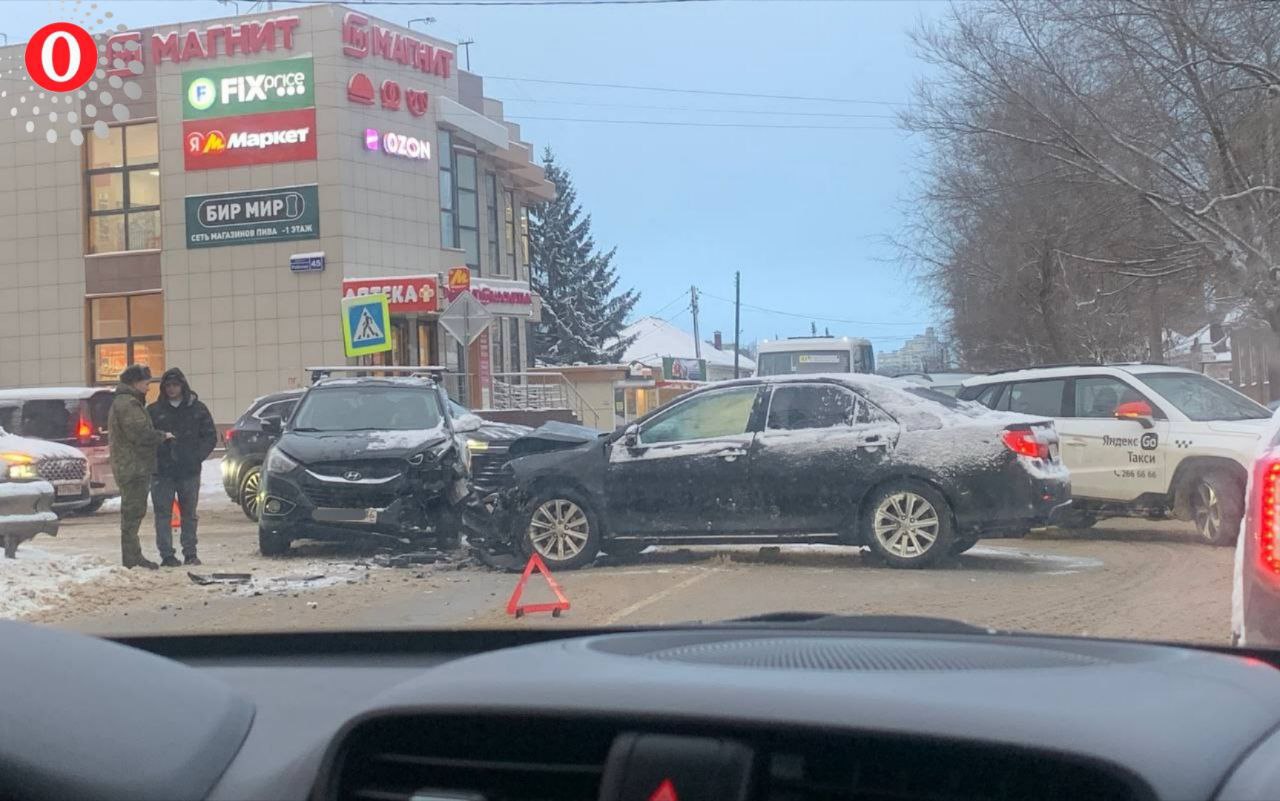 Авария произошла в Коминтерновском районе Воронежа
