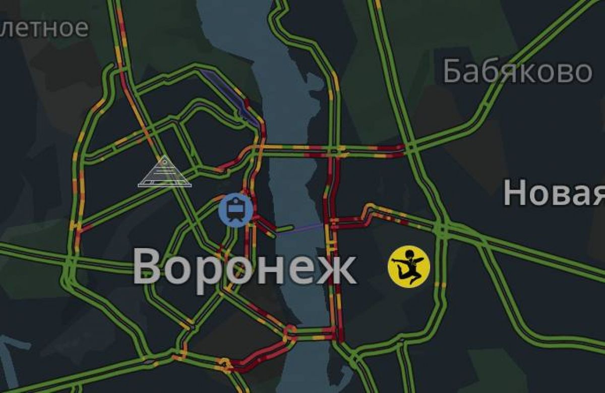 Левый берег, центр и Северный: воронежские автомобилисты застряли в пробках на заснеженных улицах города