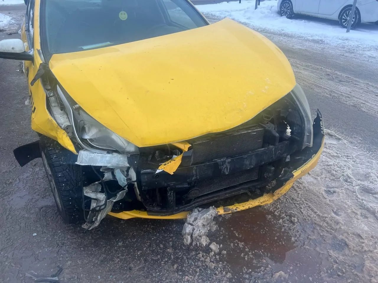 KIA врезался в Great Wall возле сити-парка «Град»: пострадала девушка